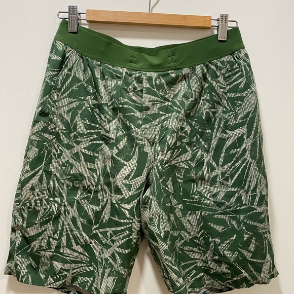 lululemon athletica Men’s Reversible shorts - Picture 1 of 5